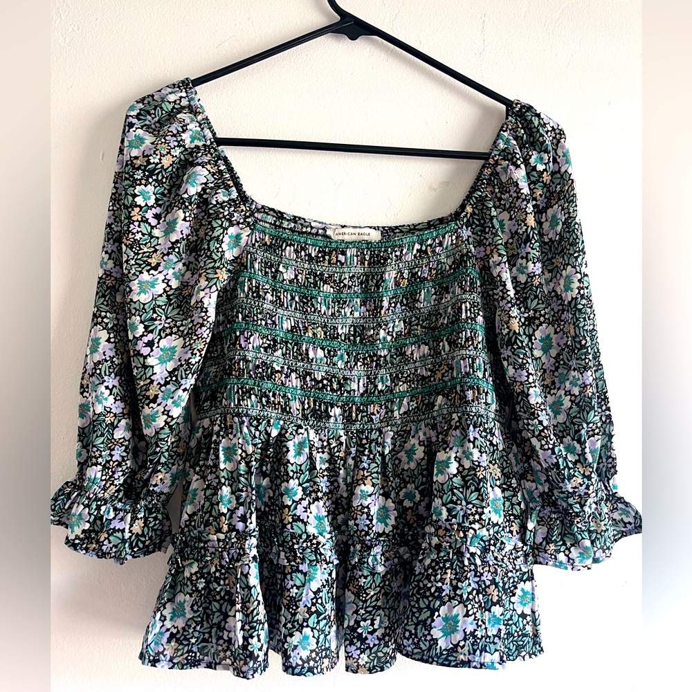 American Eagle quarter length sleeve top. Size small.